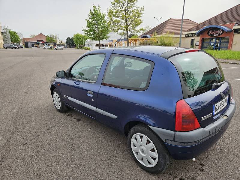 RENAULT CLIO.  1L2 ESSENCE   137 182KM